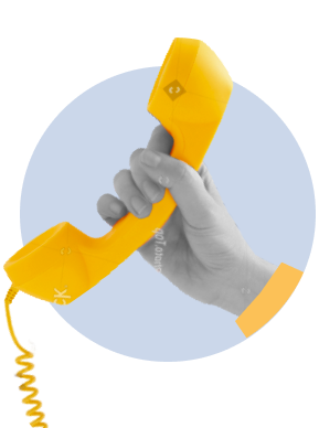 יד מחזיקה טלפון